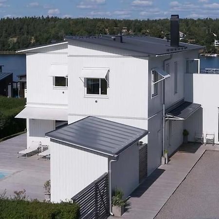 Water Facing Villa With Pool & Sauna Лідінґйо Екстер'єр фото